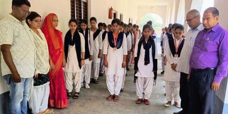 पहलगांम आतंकी हमले में मृतकों को दी गई श्रधांजलि