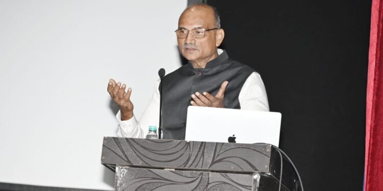 पूर्वांचल में उद्योग अकादमिक सहयोग की अपार संभावनाएं – संजीव कोठारी