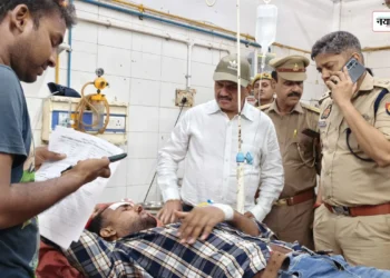 जौनपुर में रोडवेज बस और ट्रक में जोरदार भिड़ंत, 4 की मौत, दर्जन घायल