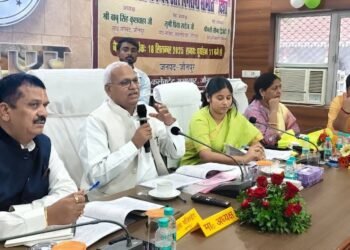 किसानों को समय से यूरिया, बीज उपलब्ध कराया जाए -बाबू सिंह कुशवाहा