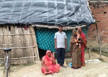 जौनपुर में 300 रु की मजदूरी करने वाले मजदूर क़ो थमा दिया 4 करोड़ रु नोटिस