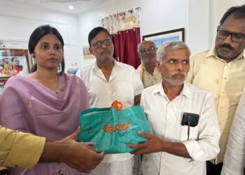 सांसद प्रिया सरोज ने आकाश यादव की मदद के लिए आगे आईं