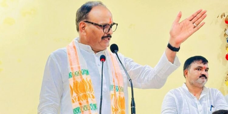 जब-जब ये सत्ता में आते हैं तो गुंडे और माफिया सक्रिय हो जाते, डिप्टी सीएम बृजेश पाठक