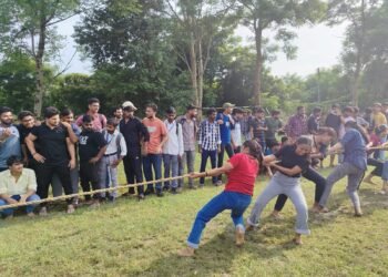 पूर्वांचल विश्वविद्यालय रस्साकशी में दिखी जबरदस्त भागीदारी