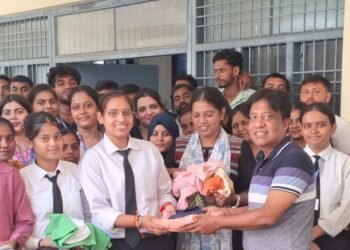 पुराने कपड़ों के संकलन हेतु विश्वविद्यालय में सेवा अभियान