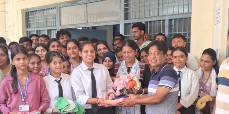 पुराने कपड़ों के संकलन हेतु विश्वविद्यालय में सेवा अभियान