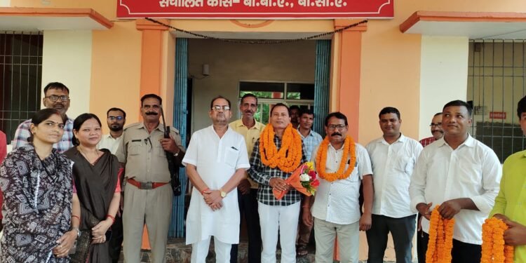 प्रबंधक रवींद्र प्रताप सिंह श्रीचंद जी महाविद्यालय ने नये प्राचार्य का किया स्वागत