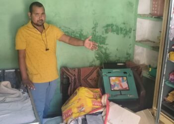 छत के रास्ते घर में घुसकर चोरों ने उड़ाए दस लाख के गहने व नकदी