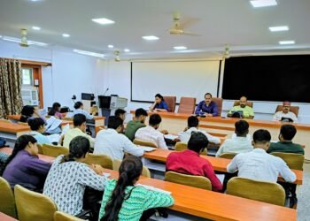 किताब जीवन की सच्ची मित्र: प्रो मनोज मिश्र