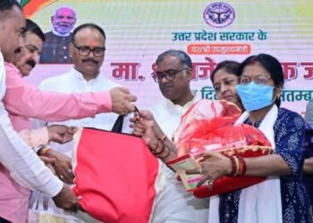 उपमुख्यमंत्री ब्रजेश पाठक ने रेडक्रास सोसाइटी के तत्वावधान में क्षय रोगियों को बांटी पोषण की पोटली