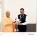 मुख्यमंत्री योगी आदित्यनाथ से मिले जिलाधिकारी डॉ. दिनेश चंद्र