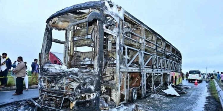 जिंदा रहना है तो स्लीपर बसों से यात्रा न करें?