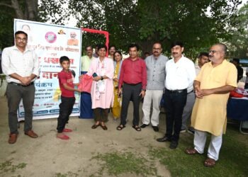 वस्त्र लेकर बच्चों के चेहरों पर दिखा उल्लास सेवा पखवारा के तहत मुक्तांगन में हुआ वस्त्रदान