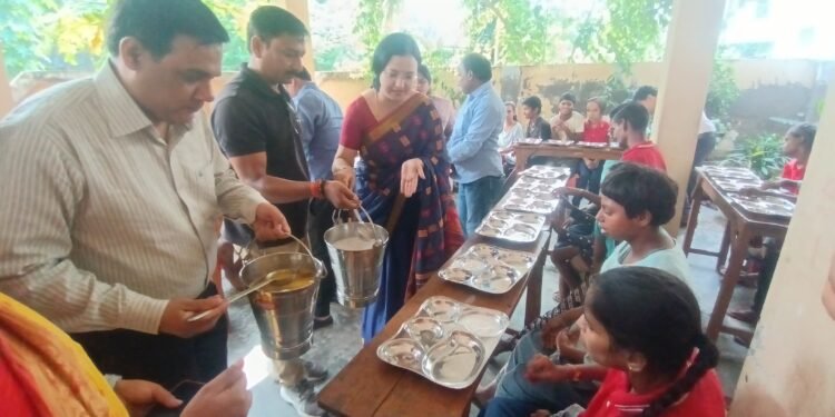 राजेश स्नेह ट्रस्ट ऑफ एजुकेशन के दिव्यांग बच्चों को दोपहर में भोजन की रहेगी उपलब्धता