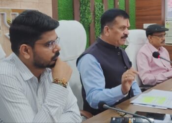 मतदाता सूची में नाम जोड़ने या हटाने की प्रक्रिया पूरी तरह से पारदर्शी हो