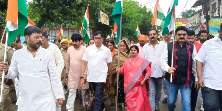 प्रधानमंत्री नरेंद्र मोदी के नेतृत्व में देश आज ऊंचाइयों को छू रहा :कृपाशंकर सिंह