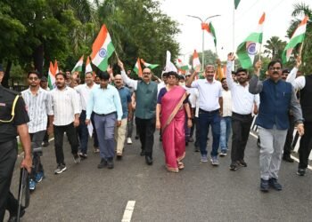 एकता की दौड़ में दौड़ा पूर्वांचल विश्वविद्यालय परिवार