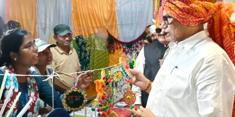 सुखद है युवा उद्यमियों की स्वदेशी मेले में सहभागिता : कृपाशंकर सिंह