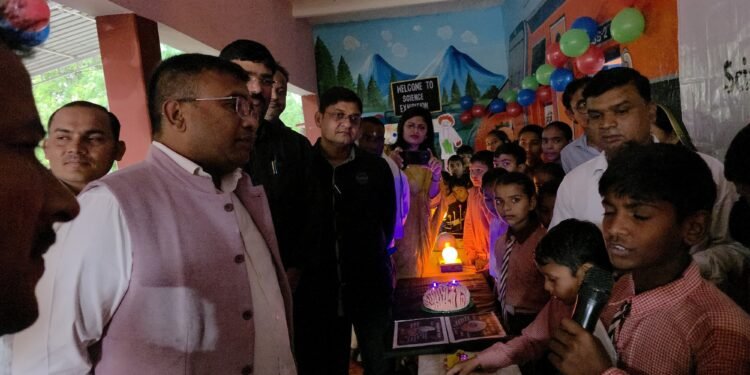 विज्ञान प्रदर्शनी से छात्रों में बढ़ती है वैज्ञानिक सोच: डा. गोरखनाथ पटेल