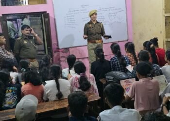 मिशन शक्ति 5.0 के तहत कांस्टेबल रीना मुंडा ने बालिकाओं को किया जागरूक