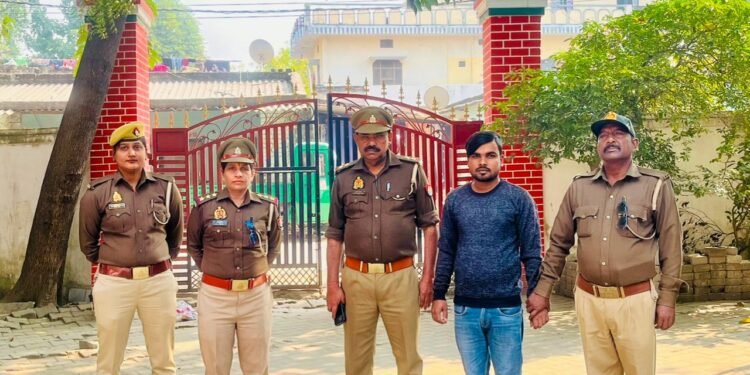 महिला थाने में सुनवाई के दौरान आक्रोशित हुआ पति