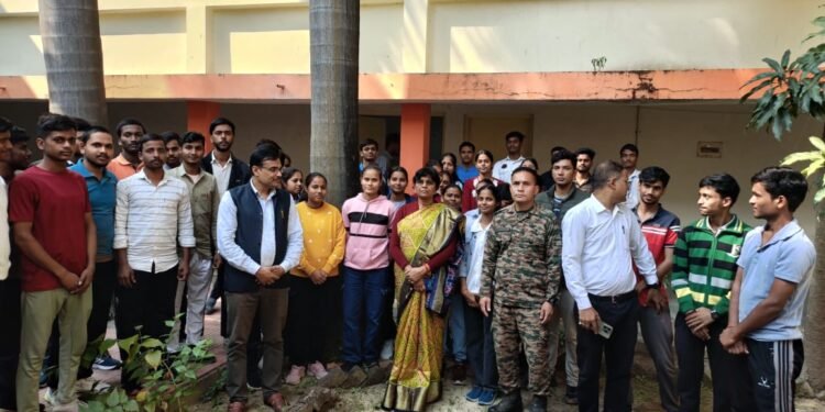 अनुशासन और समर्पण से बनेगी नई पहचानः कुलपति