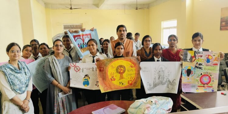 पोस्टर में दिखा रचनात्मकता और जागरूकता का संगम