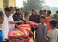 पूर्व विधायक ने किया असहाय व्यक्तियों में कंबल का वितरण