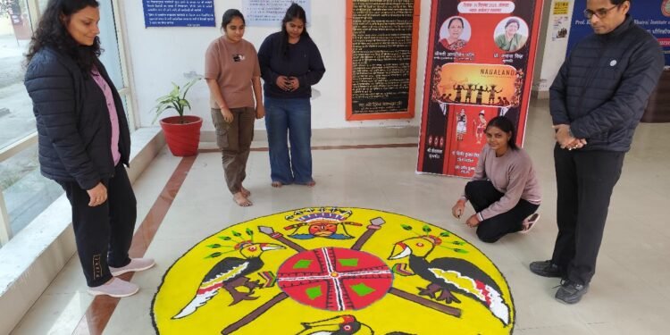 रंगों में झलकी नागालैंड की सांस्कृतिक विरासत दिखेगी  पूर्वांचल विश्वविद्यालय में