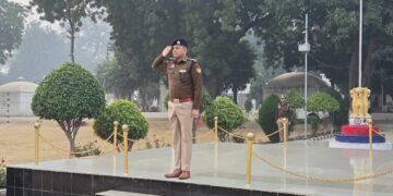 पुलिस अधीक्षक जौनपुर  डॉ कौस्तुभ ने परेड की ली सलामी, किया निरीक्षण