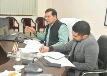 शीतलहर में मंत्री ए.के. शर्मा ने दिए संवेदनशीलता के साथ काम करने के निर्देश