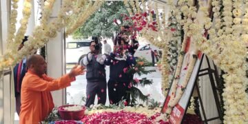 सीएम योगी ने राज्यमंत्री गिरीशचन्द्र के घर पहुंच कर दिवंगत पिता को दी श्रद्धांजलि