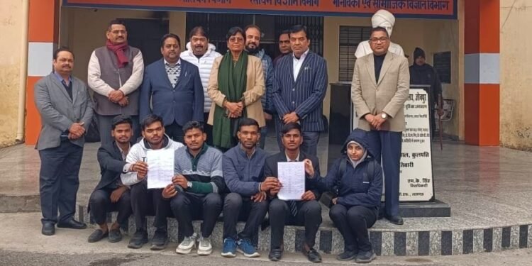 विश्वविद्यालय के इंजीनियरिंग के छात्रों ने यूपी सीएसटी प्रोजेक्ट अनुदान में लहराया परचम