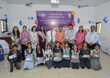 SBI द्वारा सूरत में ‘भारत रत्न कवि अटल बिहारी वाजपेयी की जन्म शताब्दी पर अटल काव्यांजलि’ का आयोजन