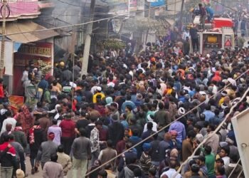 जौनपुर में संदिग्ध हालत में आग लगने से मची अफरातफरी