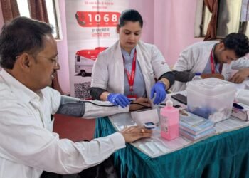 मेदांता के चिकित्सकों ने किया स्वास्थ्य परीक्षण