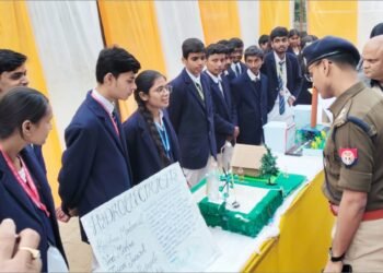 विज्ञान एवं कला प्रदर्शनी में छात्र—छात्राओं ने बिखेरी प्रतिभा
