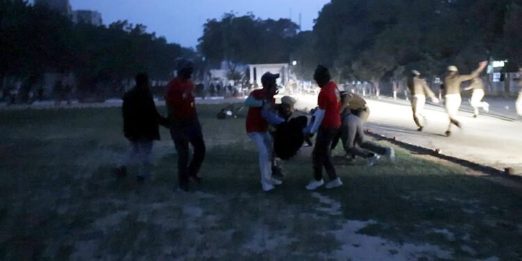 अंधेरे में डूबा जौनपुर शहर , सायरन बजाकर मॉक ड्रिल लआग हुए सतर्क 