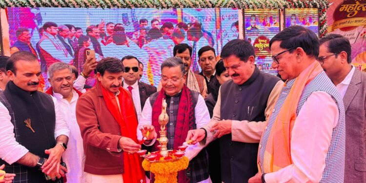 पिंडरा महोत्सव मनोज तिवारी मृदुल के गीतों में झूमे श्रोता 