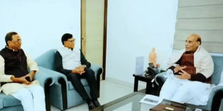 रक्षामंत्री राजनाथ सिंह से मिले पूर्व गृहराज्य मंत्री कृपाशंकर सिंह