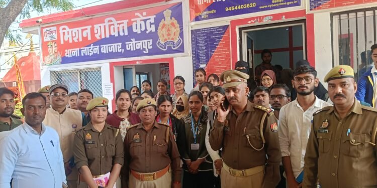 छात्र/छात्राओं एवं स्वयंसेवको ने किया थाना लाइन बाजार का भ्रमण