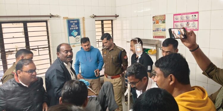 रंगदारी के लिए बदमाशों ने प्राइवेट चिकित्सक को मारी गोली, सीओ एसओजी टीम ने पहुँच घायल से की पूछताछ