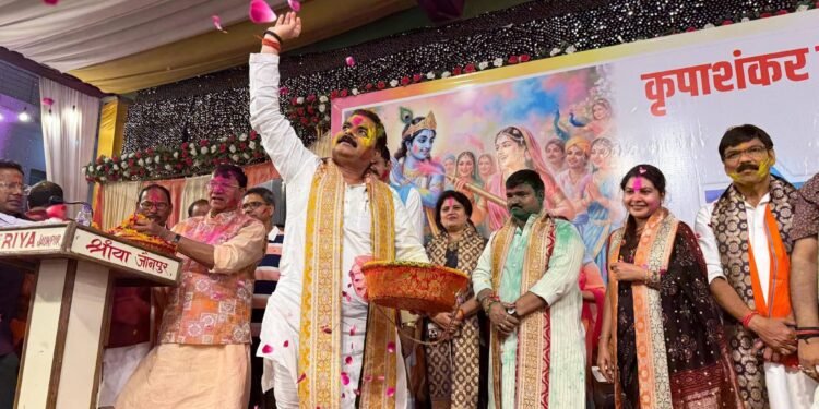 होली भारतीय संस्कृति का महत्वपूर्ण पर्व है: कृपाशंकर सिंह