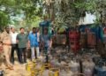 अवैध गैस सिलेंडरों के भंडारण पर छापेमारी, 53 अवैध गैस सिलेंडर बरामद