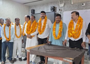 संजय मिश्र अध्यक्ष अजीत सिंह चुने गए मंत्री शिक्षक संघ मुंगराबादशाहपुर का हुआ पुनर्गठन