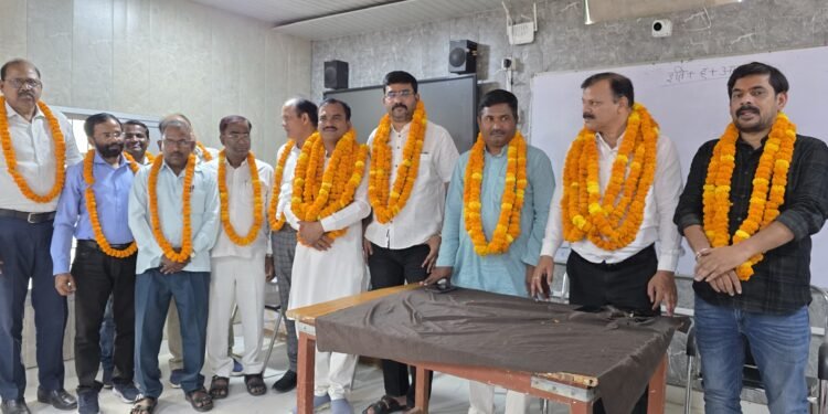 संजय मिश्र अध्यक्ष अजीत सिंह चुने गए मंत्री शिक्षक संघ मुंगराबादशाहपुर का हुआ पुनर्गठन