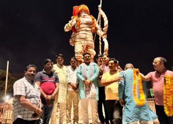 भगवान परशुराम की भव्य प्रतिमा स्थापित विधायक रमेशचंद्र मिश्र ने पद पूजन किया