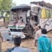 खड़ी ट्रक में जा घुसी सवारी बस, भीषण टक्कर में एक की मौत, आधा दर्जन घायल