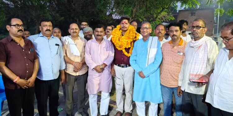 अविनाश बने सहायक कुल सचिव,यूपीपीसीएस 24 में चयनित प्रथम आगमन पर भव्य स्वागत