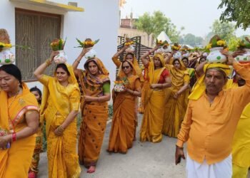 भागवत कथा से पूर्व निकली भव्य कलश यात्रा में उमड़े श्रदालु